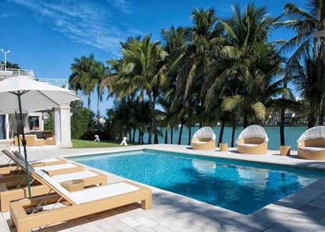 Las Olas Isles Vacation Rental Villa